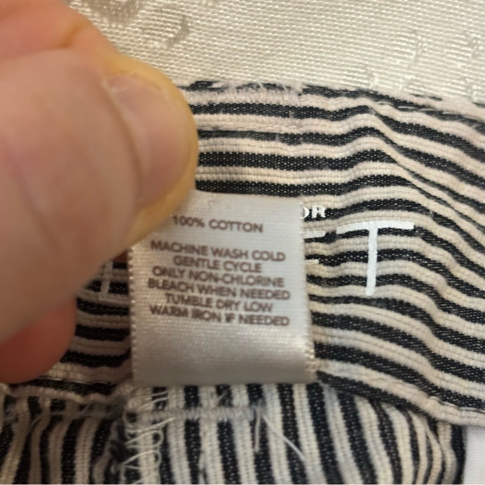 ❤️2/$15 or 3/$21❤️ Ann Taylor Loft Grey/White Seersucker Crop Pants, Size 14 - Picture 10 of 10